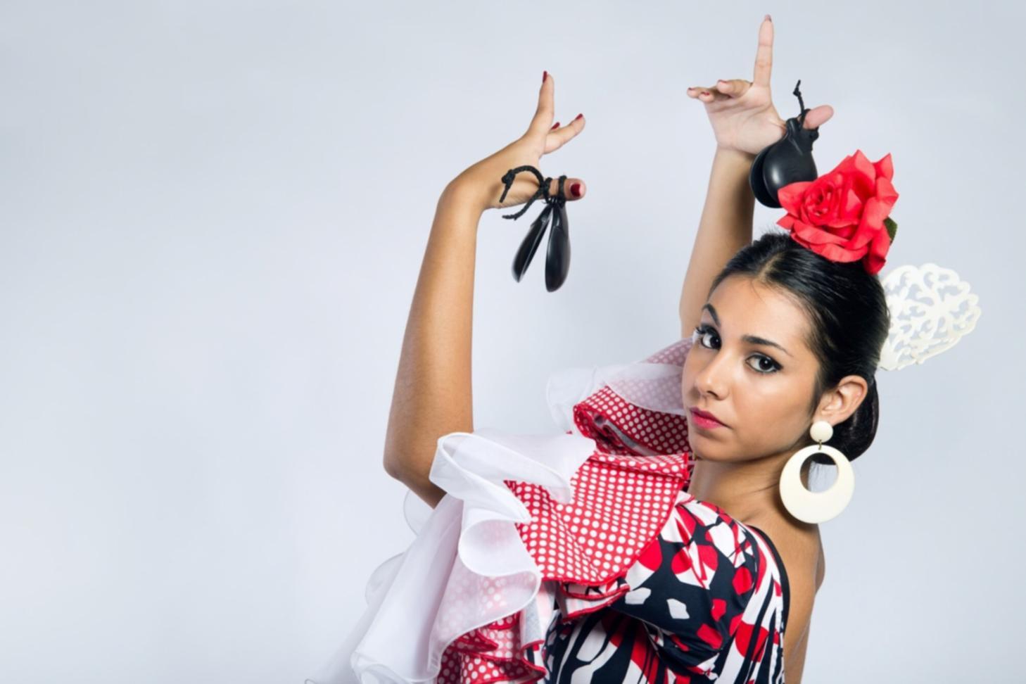 Espace de répétition théâtrale contemporain avec équipements professionnels